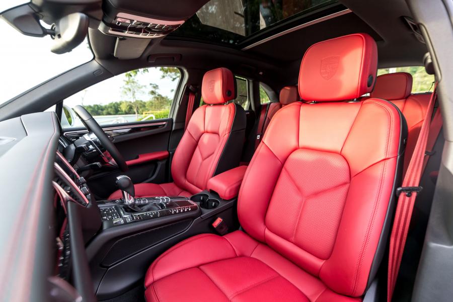 Интерьер Porsche Macan SportDesign Package (95B) 2016 года  (MY) (фото 17 из 40)
